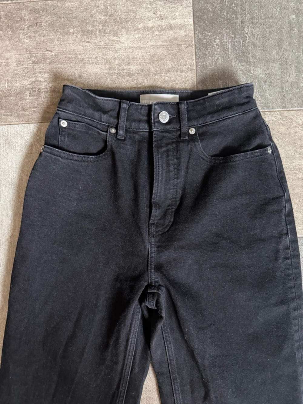 Everlane Curvy Way-High Jeans in Black - Picture 4 of 7